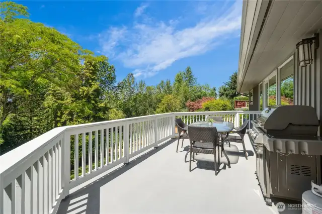Newer Deck off Living room, dining room & kitchen