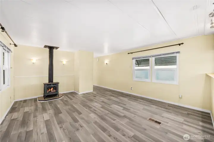 As you enter, notice the brand-new laminate flooring thru-out the home.