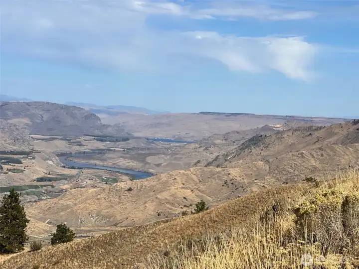 Look, you can see all the way to there.... and then a little bit more.