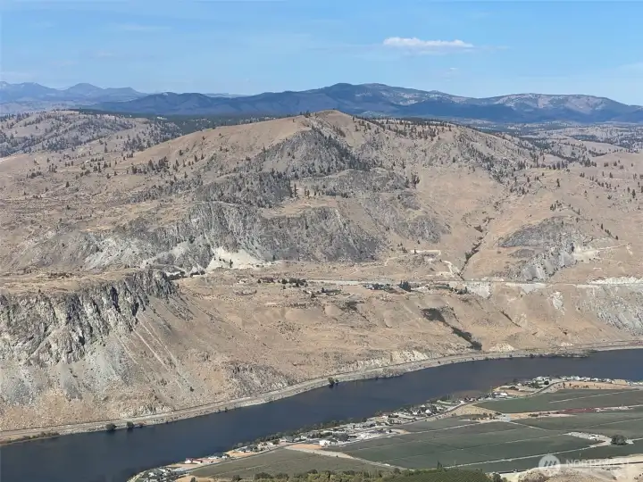 Columbia River has great Water Skiing.
