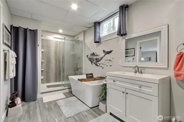 Guest house full bath, so well done! Soaking tub, large shower, just an oasis.