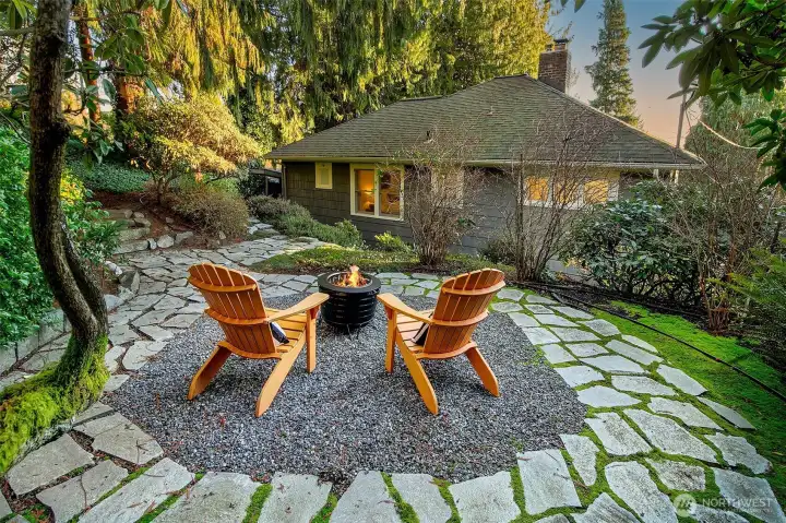 Extensive outdoor spaces for entertaining and quiet contemplation.