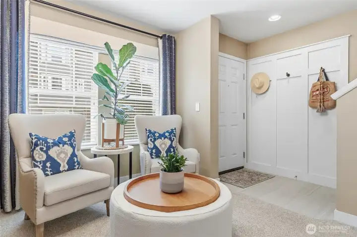 Entry area/sitting room