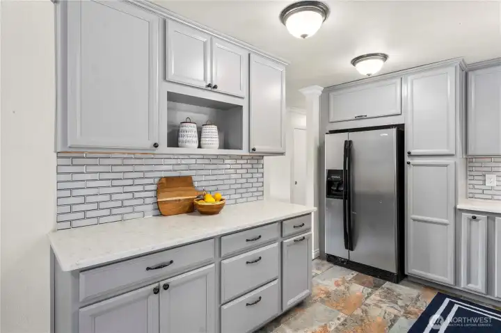 Lots of counter & cabinet space