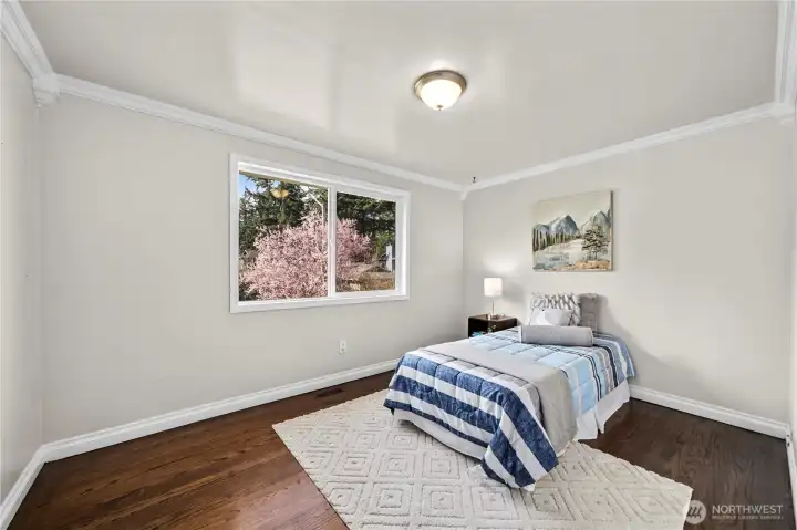 Bed 2 w/ walk-in closet