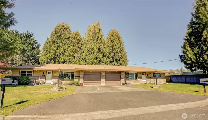Duplex located on quiet dead-end street located close to downtown Puyallup train station.
