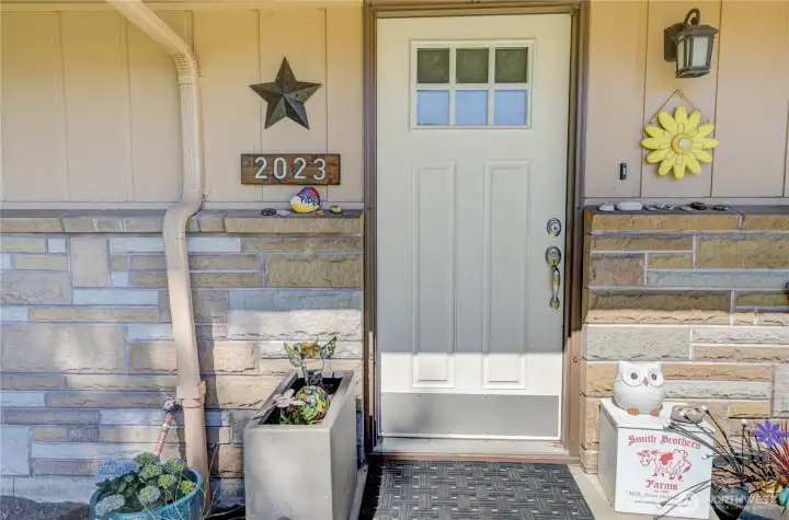 Unit 2023 Front entry - left side of duplex