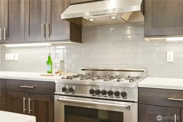 Timeless kitchen details: classic subway tile, shaker style cabinets and a six-burner range.