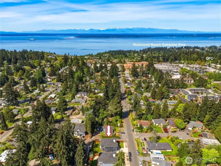 The home is very conveniently located to the waterfront, multiple parks, transit and shopping.