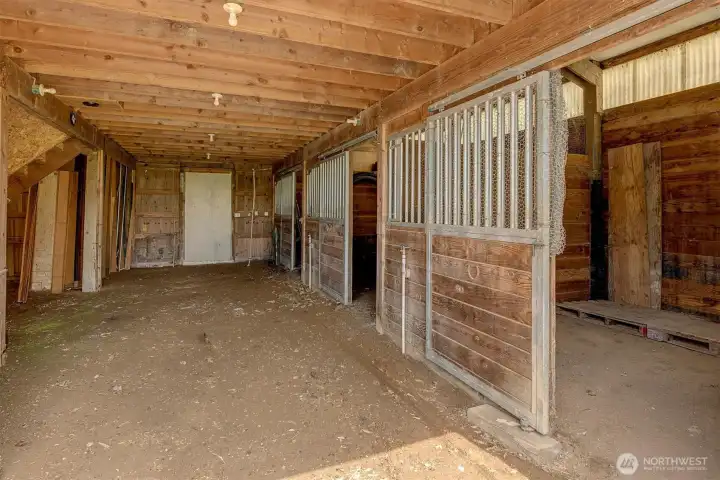 3 Stall barn and tack room