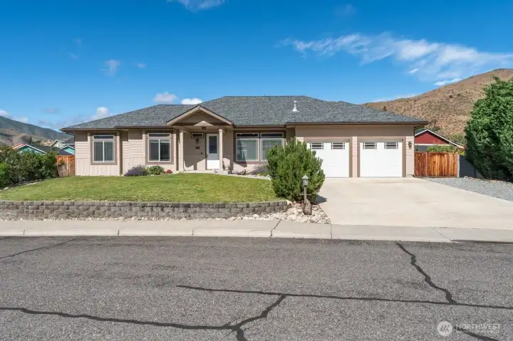 Welcome to 1020 Crest Loop in Entiat, WA! This single-level home offers zero-step exterior access, an inviting open floor plan and quality finishes throughout. Welcome to 1020 Crest Loop in Entiat, WA! This single-level home offers zero-step exterior access, an inviting open floor plan and quality finishes throughout.