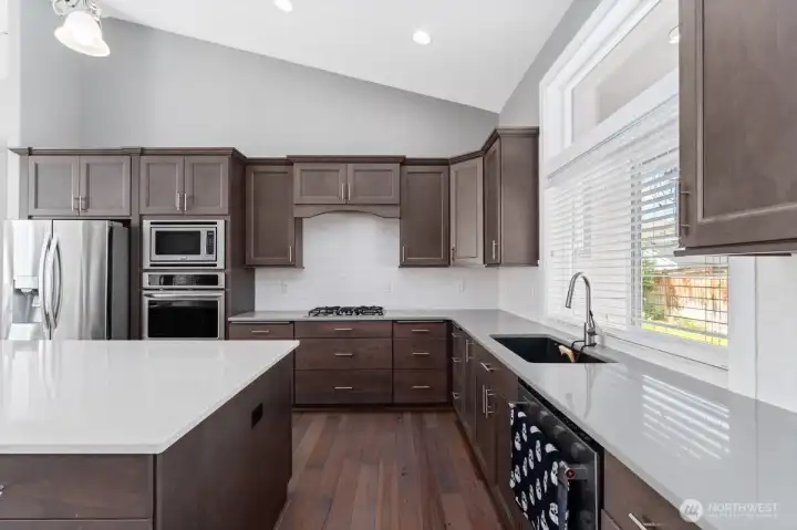 Beautiful tiled backsplash and countertops. Beautiful tiled backsplash and countertops.