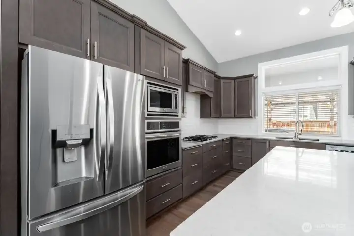 Plenty of workspace for cooking. Plenty of workspace for cooking.