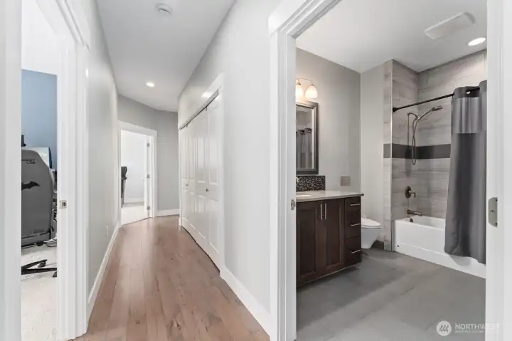 Full bath and additional bedrooms. Full bath and additional bedrooms.