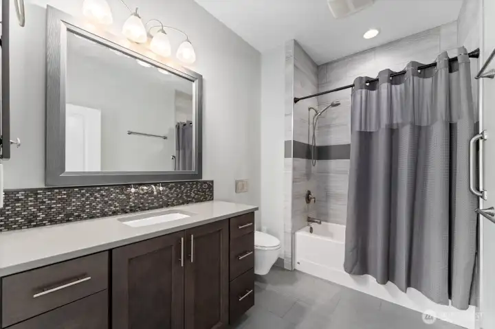 Full bath located just off the main living area and hallway. Full bath located just off the main living area and hallway.