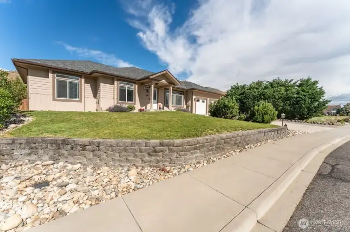 Move-in-ready home combines comfort, functionality, and exceptional outdoor living. Move-in-ready home combines comfort, functionality, and exceptional outdoor living.