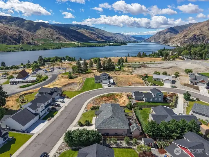 Just a short 5-minute drive to the Columbia River and Entiat Park with boat launch. Just a short 5-minute drive to the Columbia River and Entiat Park with boat launch.