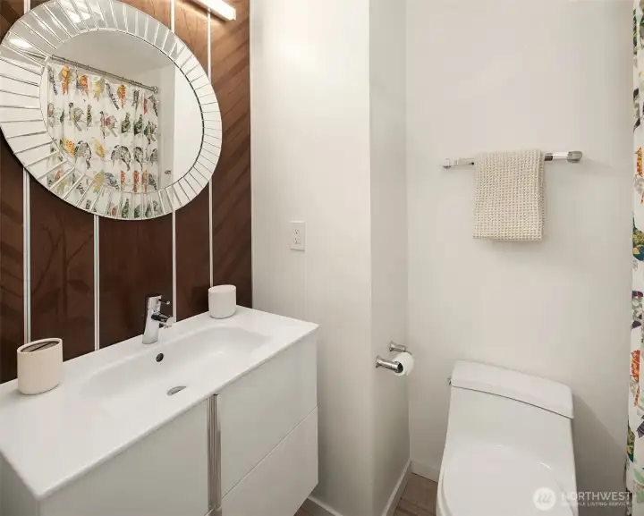 Top floor full bath. Top floor full bath.