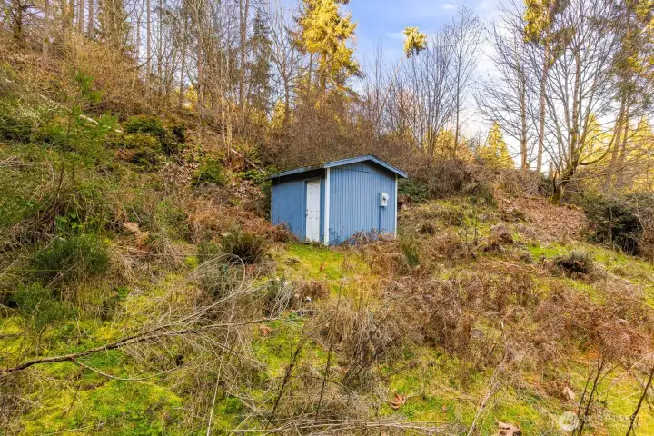 Well house. Equipment never used before Well house. Equipment never used before