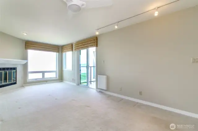 Lots of light your unit looks onto Alki Beach