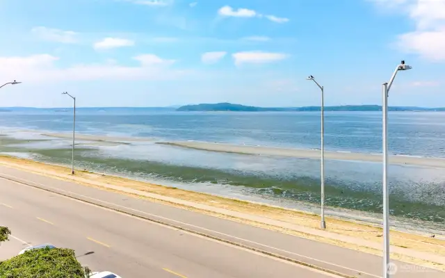 Wireless views!  On the Golden mile....low tide!