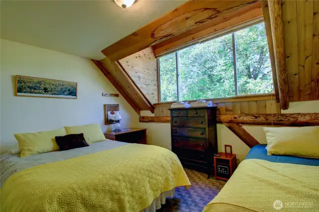 Another room in the lodge