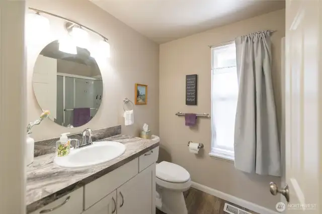 Updated full guest bath with modern fixtures.