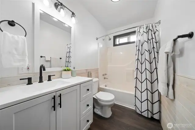 Updated full bathroom