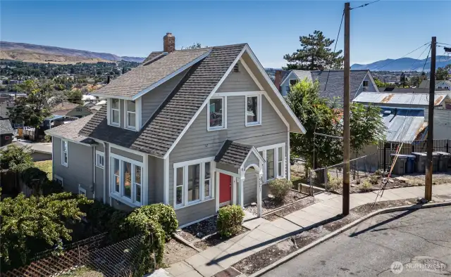 321 Malaga - large lot for area, 3 bed/2.75 bath