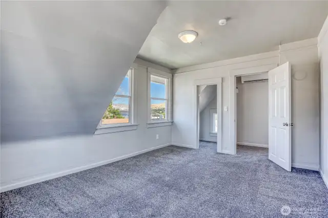 Upstairs bedroom 2