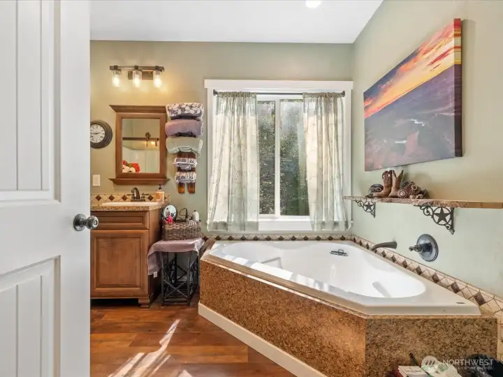 You’ll love the oversized soaking tub in the ADU—a luxurious feature rarely found in a space like this.