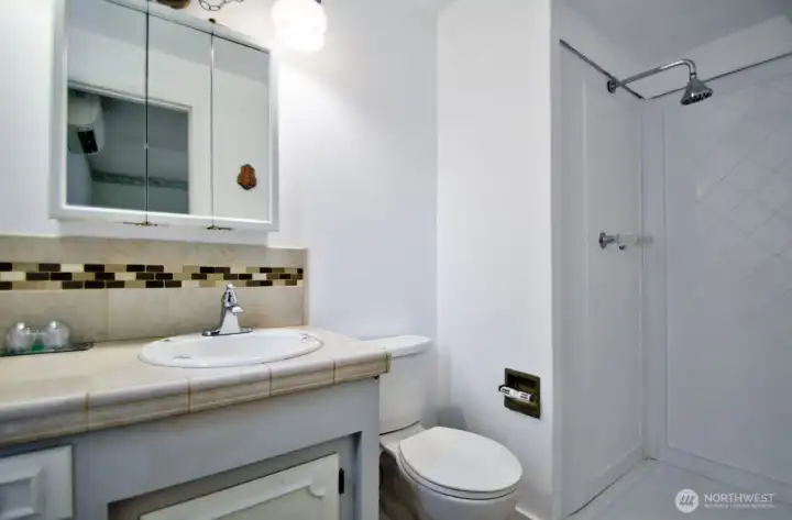 Bath off Primary