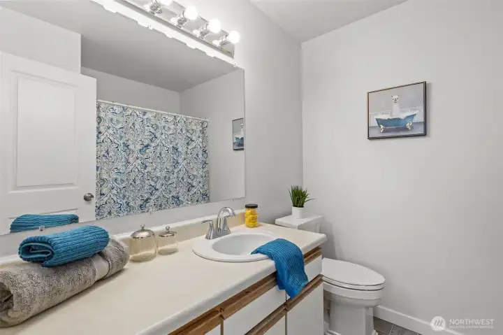 Full bath on upper floor, with both tub and shower!