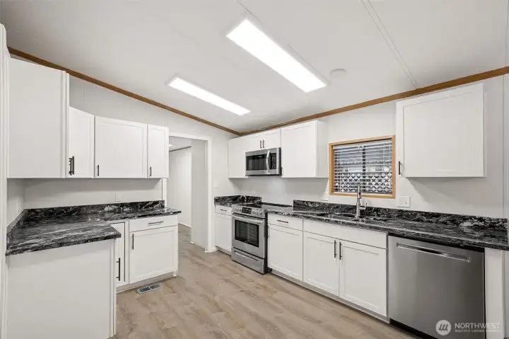 Fully Remodeled Kitchen