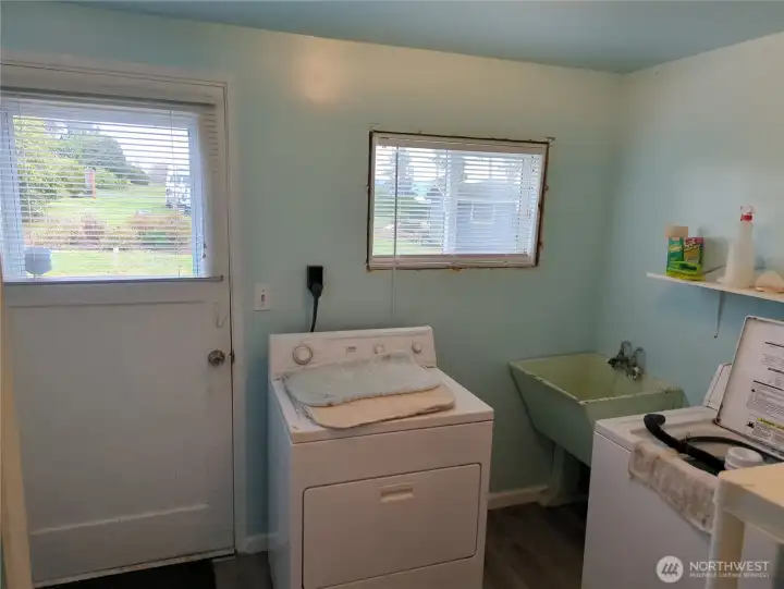 Laundry room/mudroom with door to the backyard.