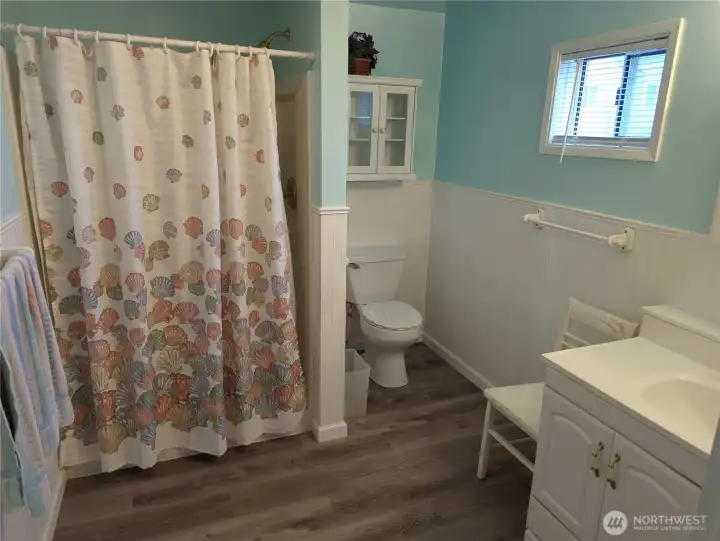 Full bath on the main floor.