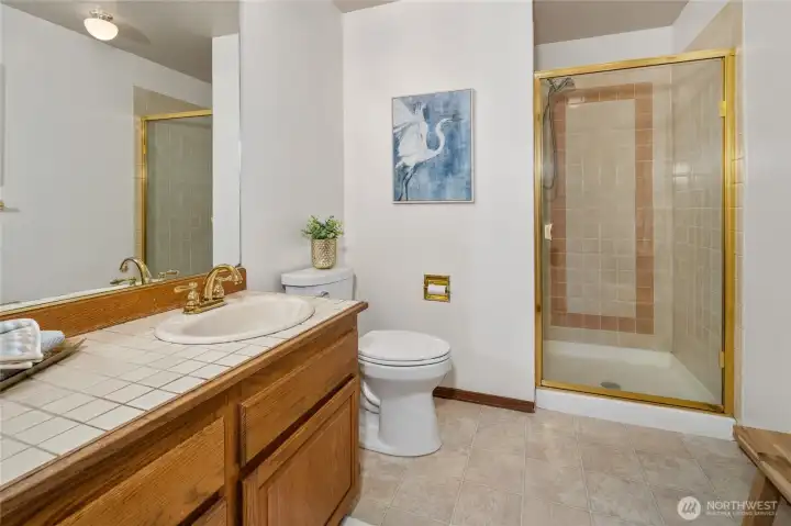 Main floor en suite 3/4 bathroom.