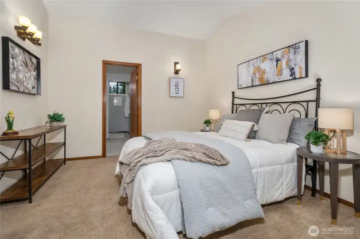 Second upstairs bedroom with access to primary bathroom.