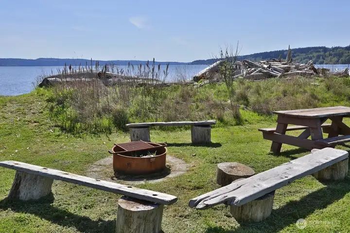 There is a picnic spot for your enjoyment.