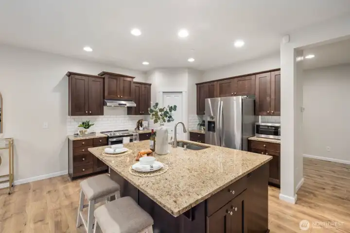 Huge Island in the Kitchen