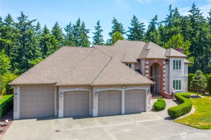 Huge 1,710 foot 4 car garage with a shop for all of you auto enthusiasts, or park your RV in the 4th bay. Huge 1,710 foot 4 car garage with a shop for all of you auto enthusiasts, or park your RV in the 4th bay.