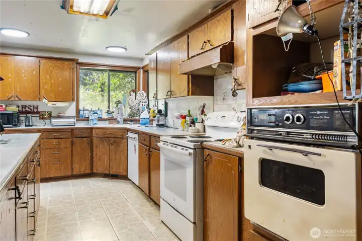 Working kitchen with a view to the backyard.