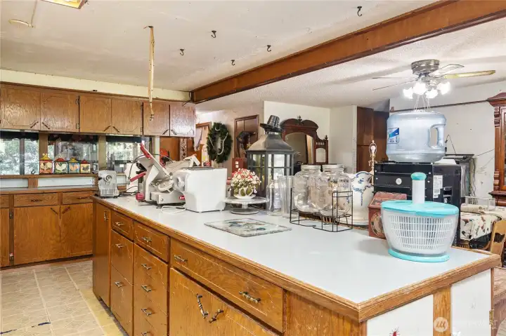Kitchen island is huge!