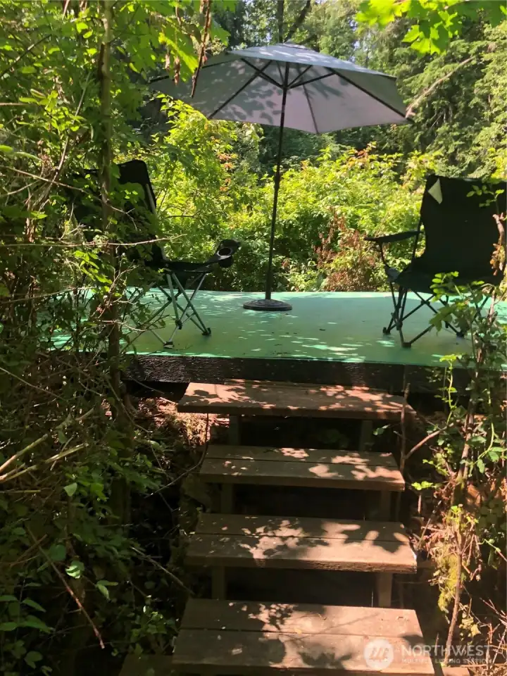 End your day on the patio with 700' of private riverfront. End your day on the patio with 700' of private riverfront.