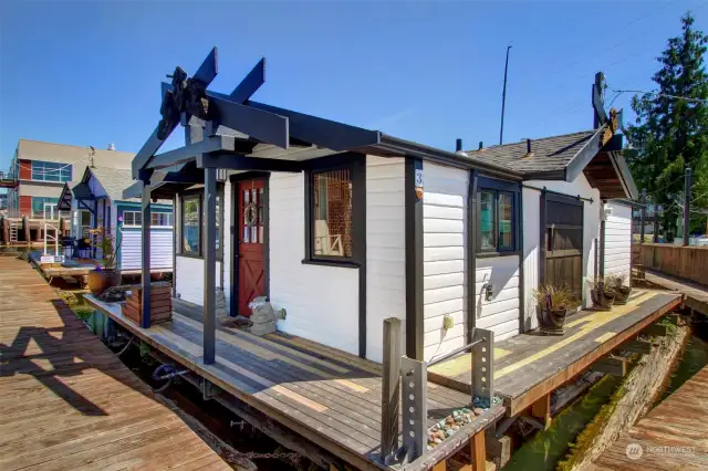 Small but mighty, this floating home has had the same owner for decades. It has been used as a home, a place to entertain with a small gathering of friends, and sometimes used as an art studio.