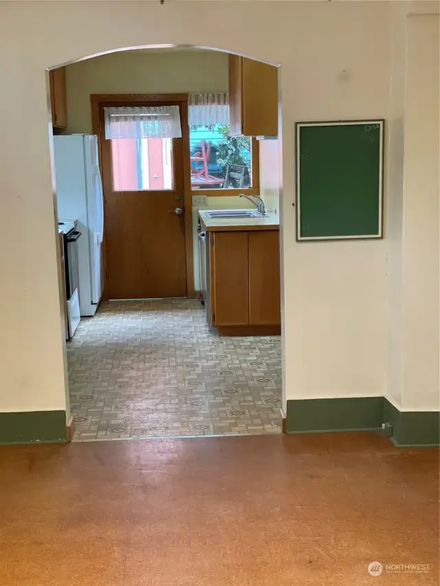 Dining room into kitchen