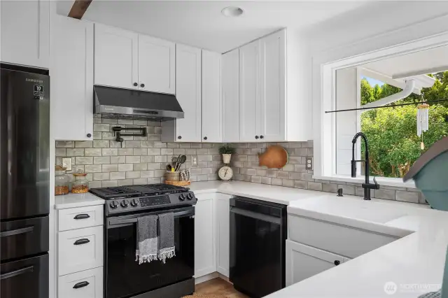Another view of the kitchen.