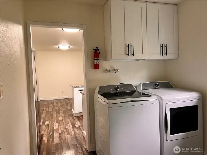 Laundry room to kitchen