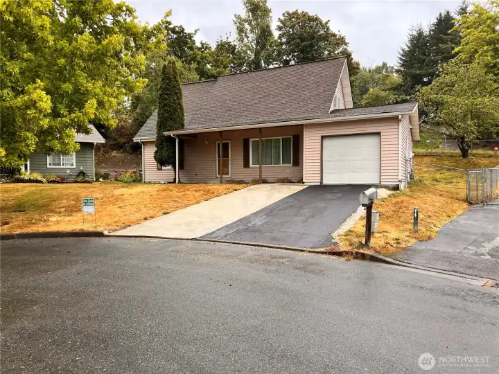 Lovely home on quiet cul-de-sac!