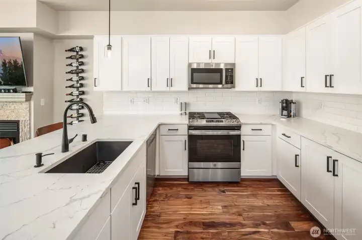 Updated kitchen w/ new quartz and SS appliances